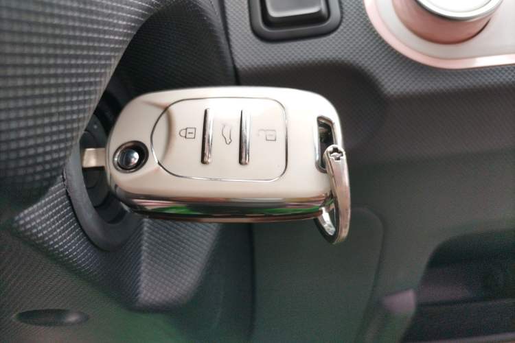 Used Wuling Hongguang MINIEV 2022 Macaron Premium Model – Lithium Iron Phosphate Vehicle Key