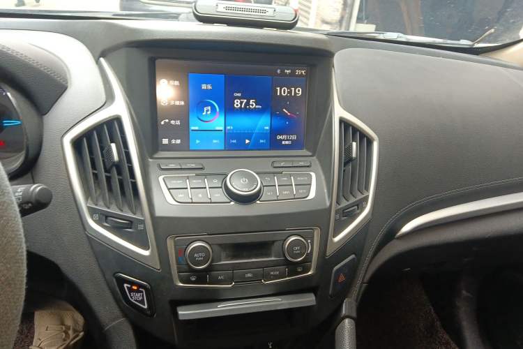 Used Dongfeng Aeolus AX7 2015 2.0L Manual Zhiyi Trim Audio And AC Panel