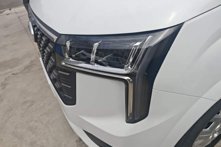 Used SAIC MAXUS Xintu V80 2024 Facelift Aoyuntong 6AMT Short Wheelbase Ultra-Low Roof 147 Ps 5/6 Seats Left Front Headlight