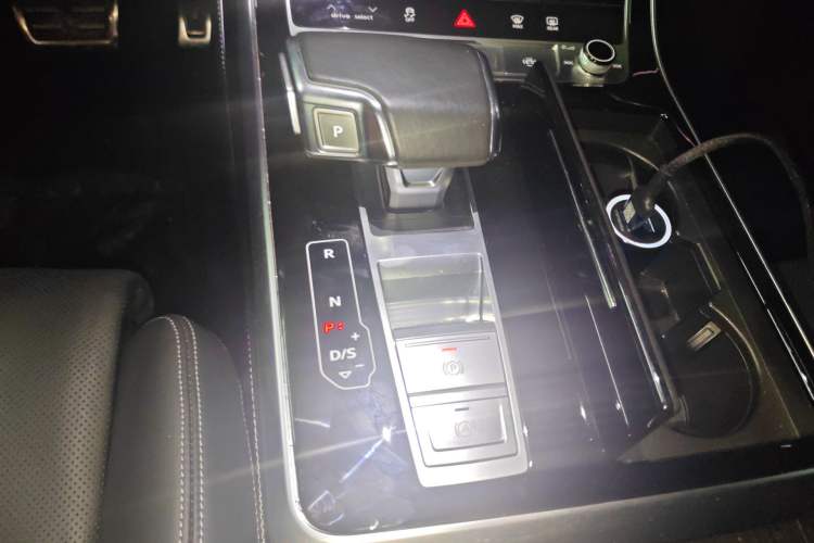 Used Audi Q8 2022 55 TFSI Prestige Dynamic Edition Gear Lever