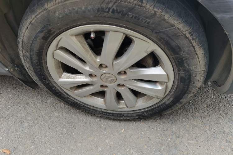 Used Suzuki SX4 2013 1.6L Manual CoolRide Model Right Front Wheel Hub