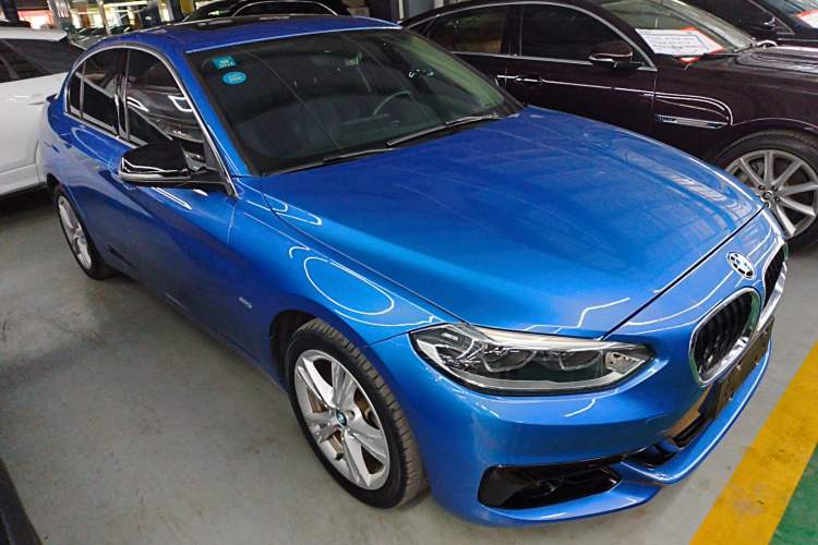 Used BMW 1 Series 2017 118i Design Package Model Front Right 45 Deg