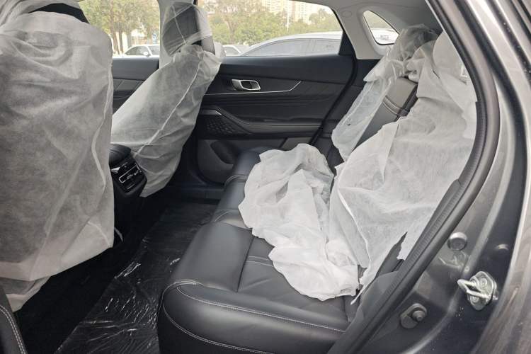 Used Changan UNI-K 2024 2.0T Two-Wheel Drive YueShang Trim
