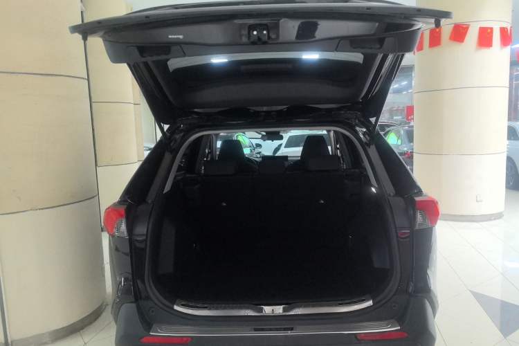 Used Toyota RAV4 2023 Dual-Motor 2.5L E-CVT Two-Wheel Drive Elite Edition Trunk