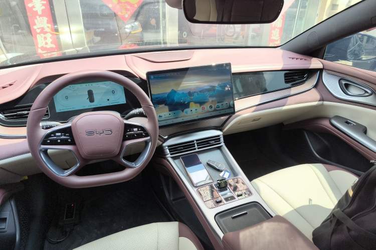 Used BYD Seal 2023 DM-i 1.5L 121km Prestige Model Audio And AC Panel