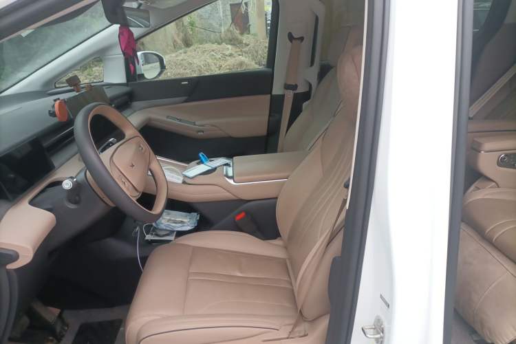 Used XPeng X9 2025 740 Ultra-Long Range Max Left Front Seat