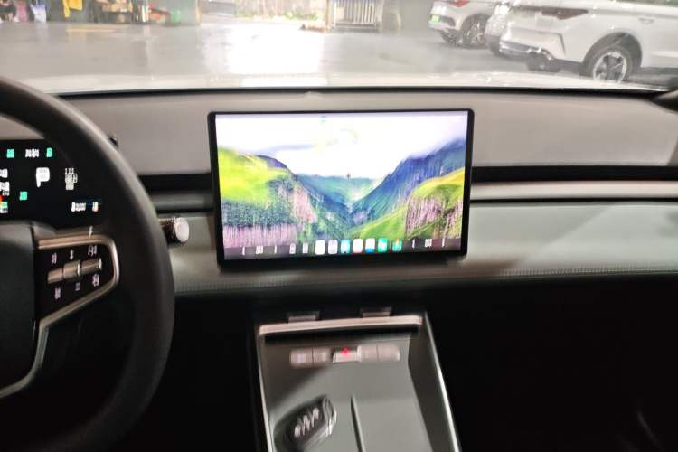 Used Roewe D6 2025 450km Deluxe Edition
