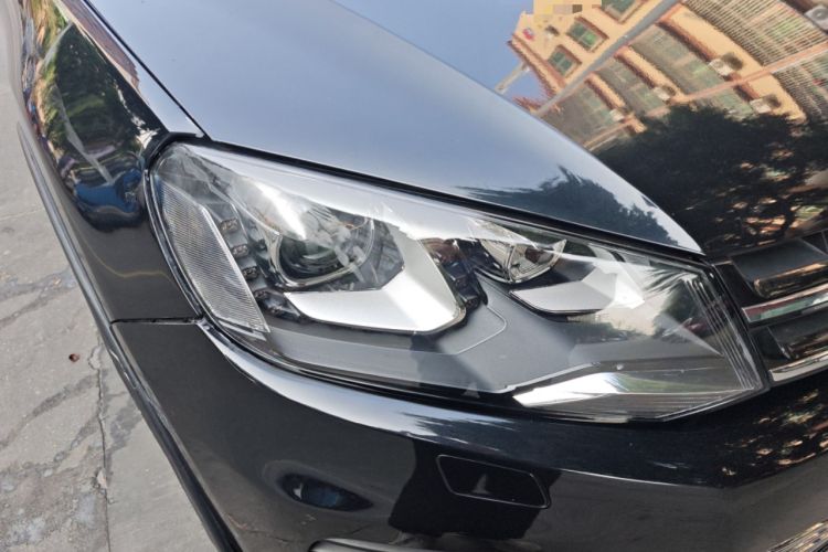 Used Volkswagen Touareg 2012 R-Line Luxury Model Right Front Headlight