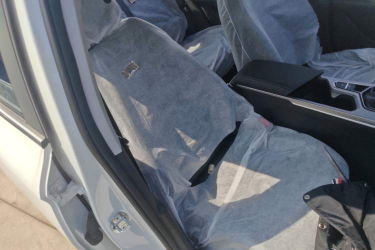 Used Geely Auto Emgrand 2026 Model 4th Generation 4 Millionth Anniversary Edition 1.5L CVT Feiyue Edition Right Front Seat