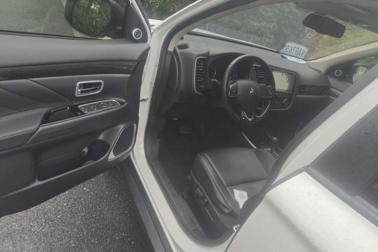 Used Mitsubishi Outlander 2019 2.0L Two-Wheel Drive Comfort Edition 5 Seats China VI Standard