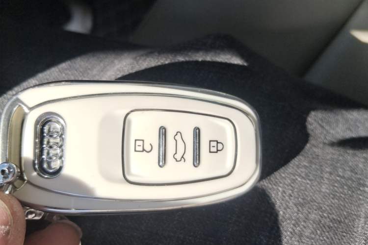 Used Audi Q5  Vehicle Key