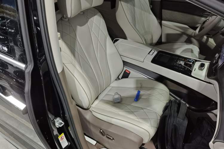 Used Denza D9 2022 DM-i 970 Four-Wheel Drive Prestige Model