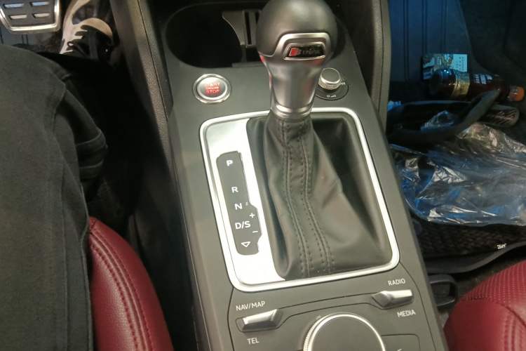 Used Audi Q2L 2020 35 TFSI Ambition Dynamic Edition Gear Lever