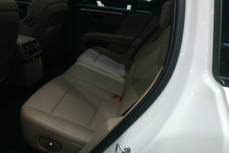 Used Li Auto Li Auto i6 2025 Model Two-Wheel-Drive Standard Type
