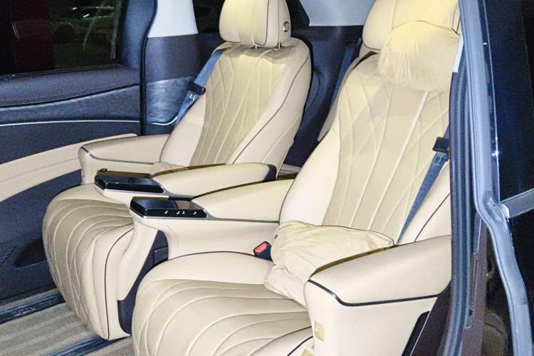 Used Denza D9 2024 DM-i 1050 Luxury Model