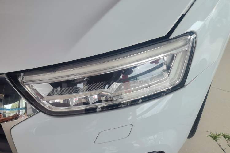 Used Audi Q3 2018 30th Anniversary Edition 30 TFSI Fashion Model Left Front Headlight