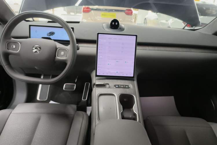 Used Nio ET7 2024 75 kWh Executive Edition Audio And AC Panel