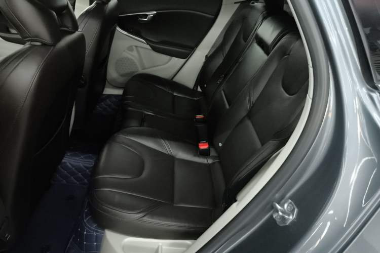 Used Volvo V40 2015 1.6T Zhiya Edition