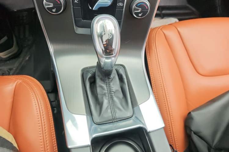 Used Volvo V60 2013 T5 Zhiya Edition Gear Lever
