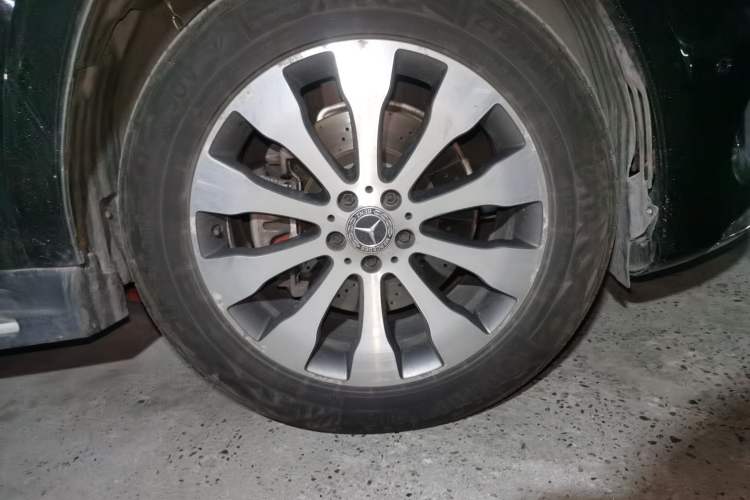 Used Mercedes-Benz GLS 2018 GLS 400 4MATIC Dynamic Model Right Front Wheel Hub