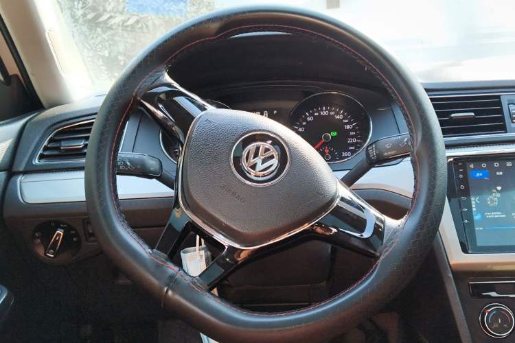 Used Volkswagen Lamando 2015 230TSI DSG Fashion Edition
