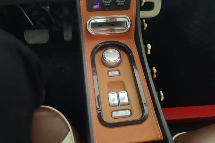 Used CHANGAN NEVO Lumin 2023 301km Honey Dew Edition Gear Lever