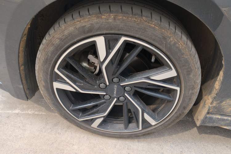 Used Lynk & Co 03 2023 1.5TD DCT JingPro Left Front Wheel Hub