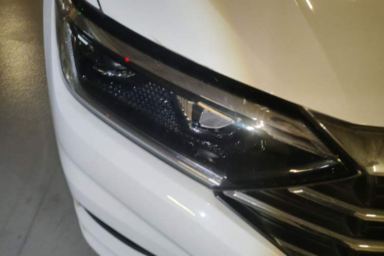 Used Volkswagen Sagitar 2019 200TSI DSG Comfort Version China VI Standard Right Front Headlight