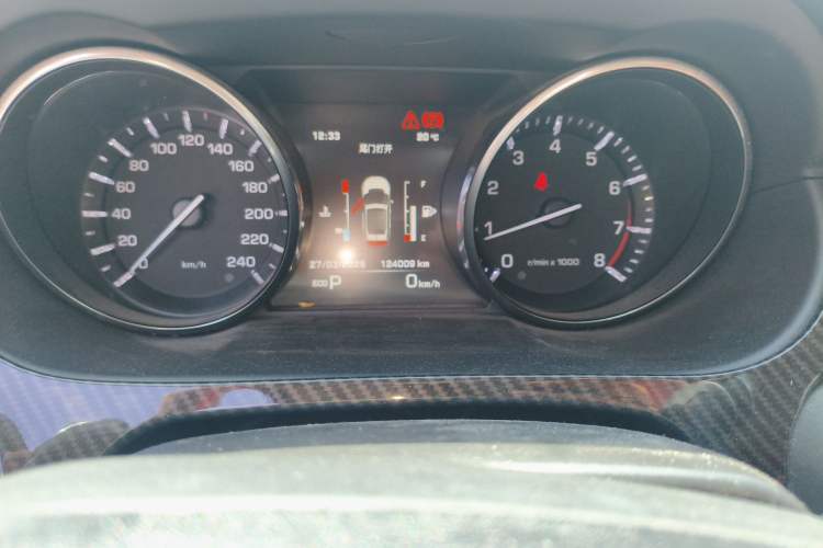 Used Land Rover Discovery Sport 2015 2.0T SE Odometer Close Up