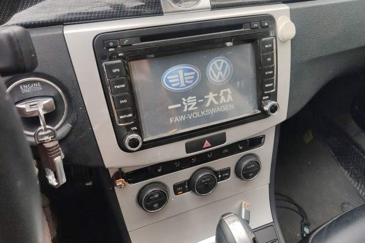 Used Volkswagen Magotan 2015 1.8TSI Luxury Model Audio And AC Panel