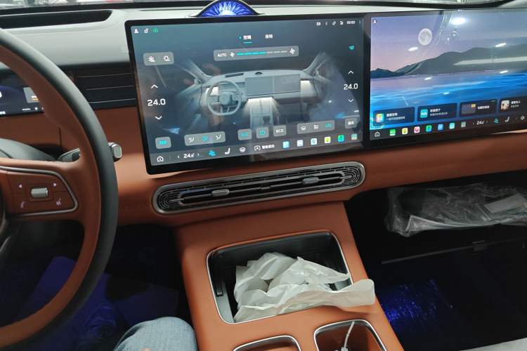 Used Hongqi HS6 PHEV 2026 240 Smart Hybrid Version Audio And AC Panel