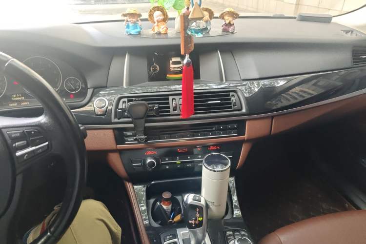 Used BMW 5 Series 2014 520Li Elegant Model
