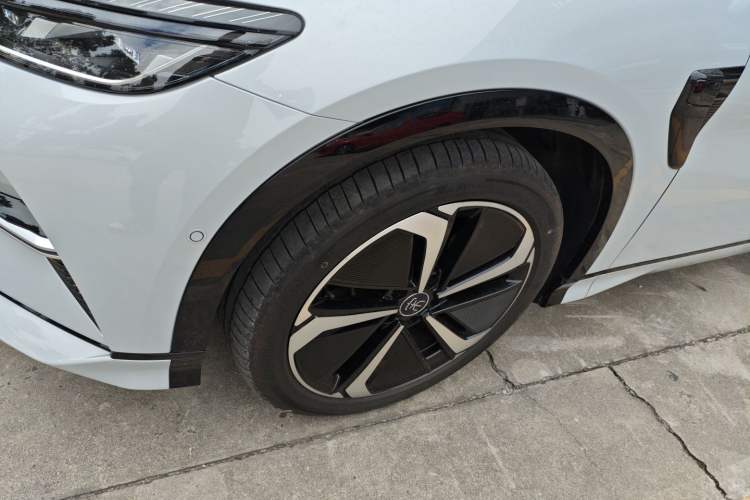 Used BYD Song L EV 2025 662 km Ultra-Range Version Exterior 3