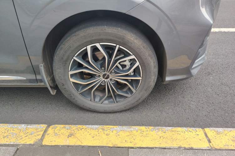 Used Roewe iMAX8 New Energy 2022 Silver Edition Right Front Wheel Hub