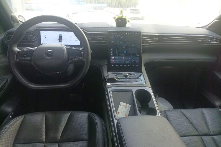 Used Nio ES8 2022 100kWh Signature Edition Six-Seater Center Console