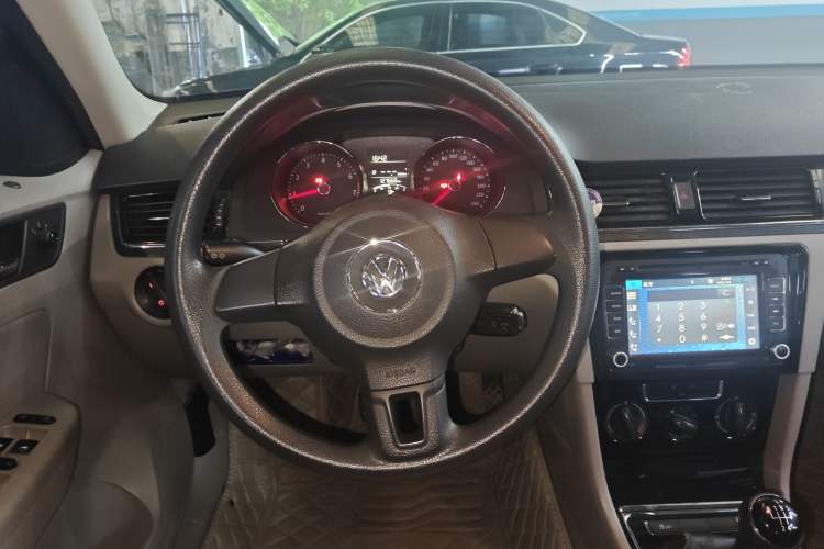 Used Volkswagen Bora 2013 1.6L Manual Fashion Edition Steering Wheel