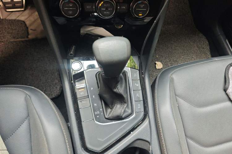 Used Volkswagen Tiguan L 2021 330TSI Automatic Two-Wheel Drive R-Line Enhanced Edition