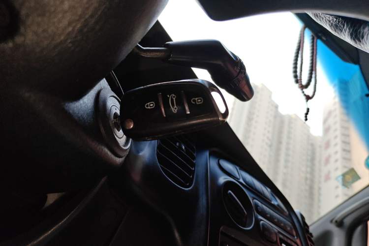 Used JAC Group Refine 2011 2.0L Shuttle Gasoline Comfort Edition HFC4GA3