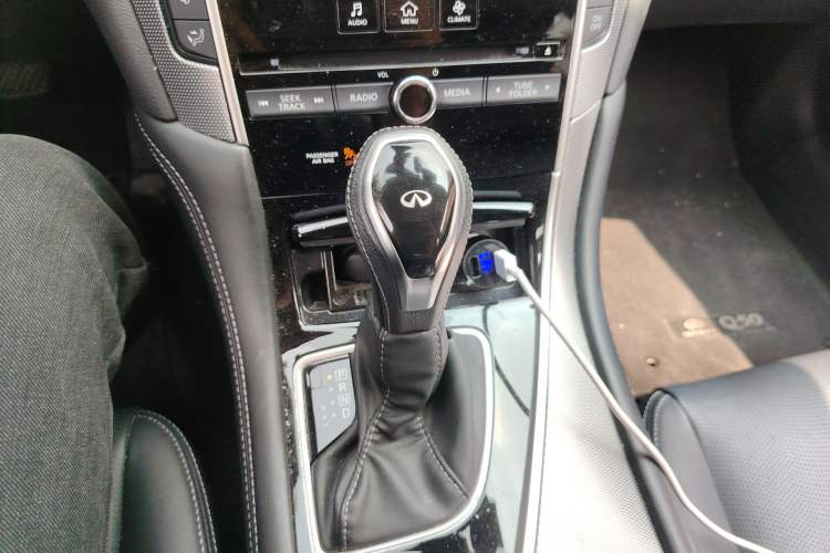 Used Infiniti Q50L 2018 2.0T Enjoyment Version China VI Standard Gear Lever