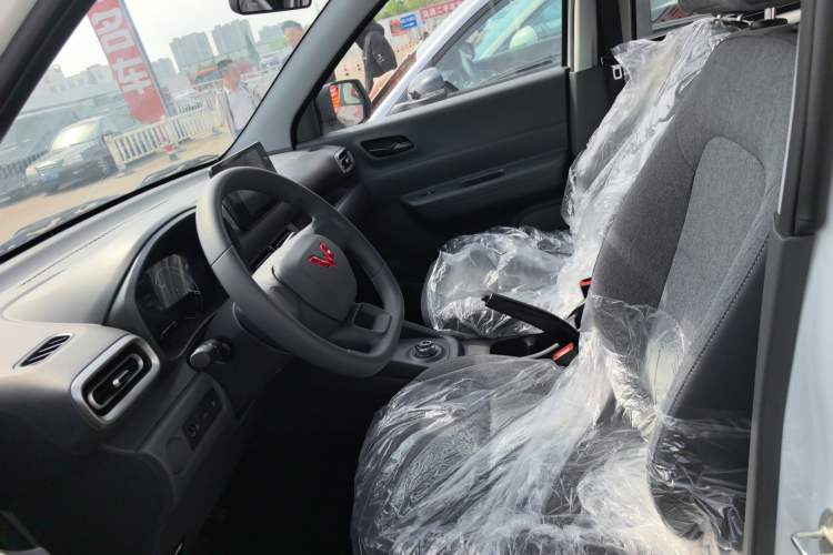 Used Wuling Hongguang New Energy 2024 All-Electric Model 300KM Standard Version Left Front Seat