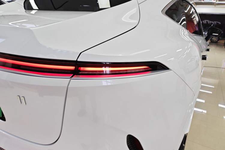 Used Avatr 11 2023 HarmonyOS Version Smart Enjoyment Upgrade Model 90-Degree Rear-Wheel Drive Edition Exterior 3