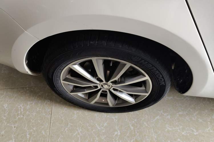 Used Skoda Octavia 2017 Classic Model 1.6L Automatic Comfort Edition Exterior 5