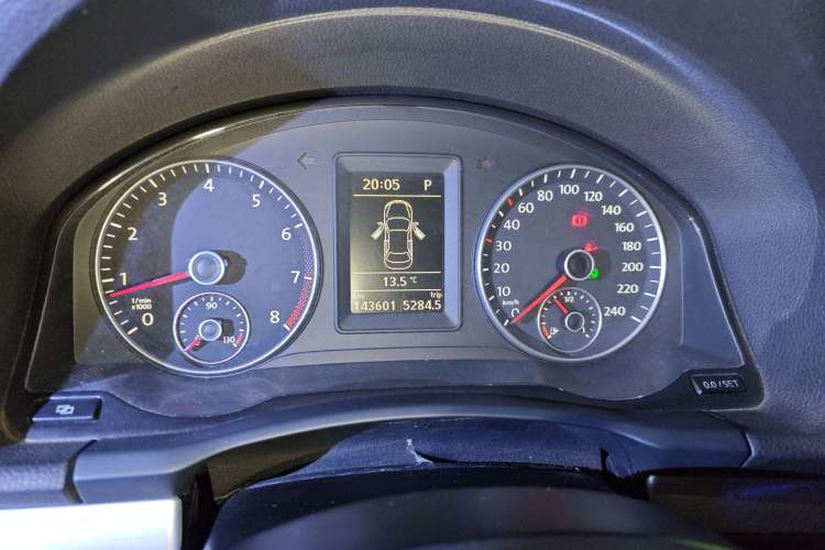 Used Volkswagen Sagitar 2011 1.4 TSI Automatic Tech Model Instrument Cluster