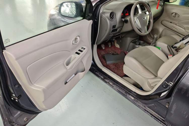 Used Nissan Sunny 2014 1.5XE Manual Comfort Edition Driver Seat