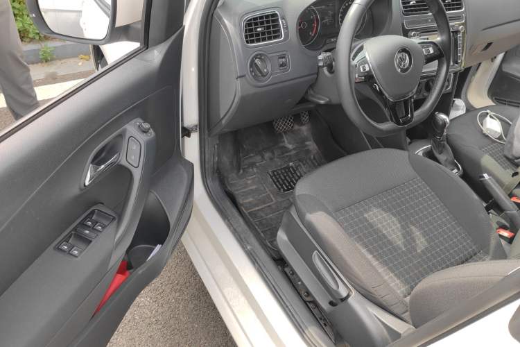 Used Volkswagen Polo 2016 1.6L Automatic Comfort Model Driver Seat