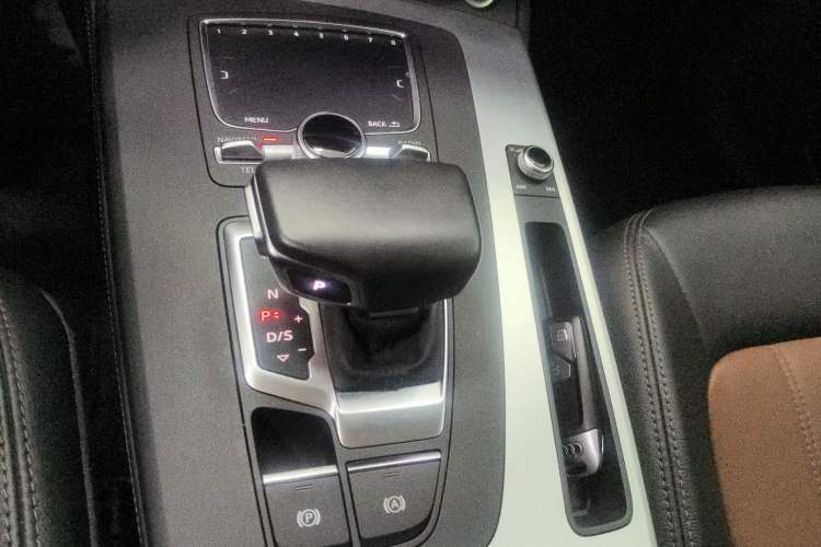 Used Audi Q5L 2020 Updated 40 TFSI Prestige Fashion Edition
