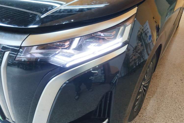 Used Denza D9 2024 EV 600 Four-Wheel Drive Prestige Model
