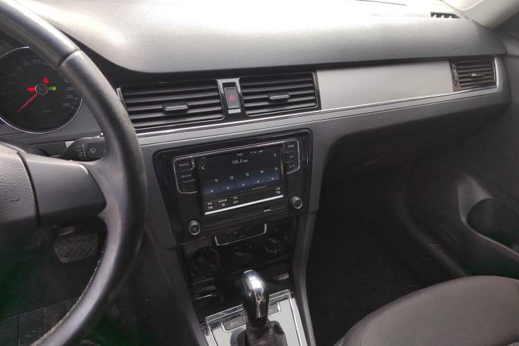 Used Volkswagen Bora 2015 Qihui Edition 1.6L Automatic Fashion Model Audio And AC Panel