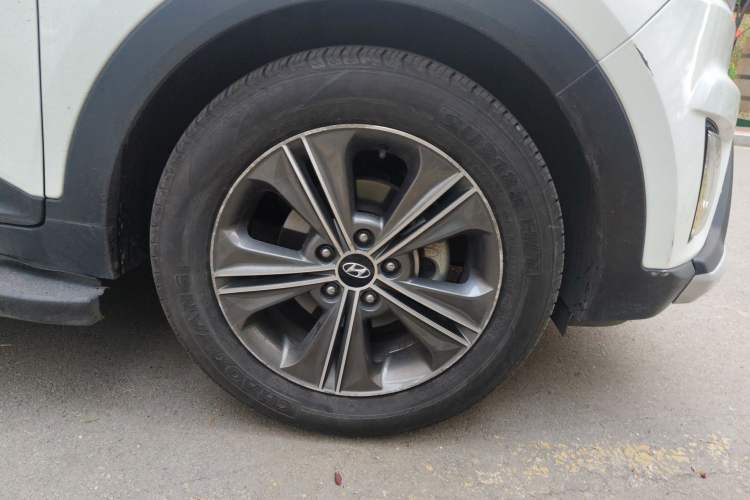Used Hyundai ix25 2015 1.6L Automatic Two-Wheel Drive Smart GLS Trim Right Front Wheel Hub