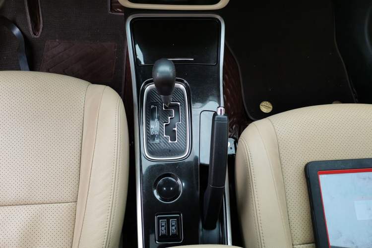 Used Mitsubishi Outlander 2018 2.0L Two-Wheel Drive Glory Edition 5 Seats